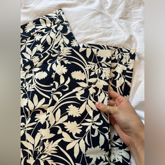 Old Navy Pixie Pants - Picture 3 of 5